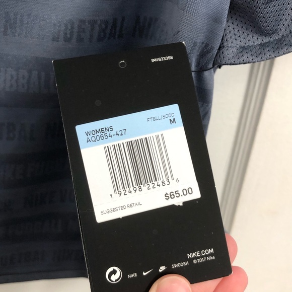 ⚡️⚡️ Nike women’s soccer jersey - Picture 3 of 4